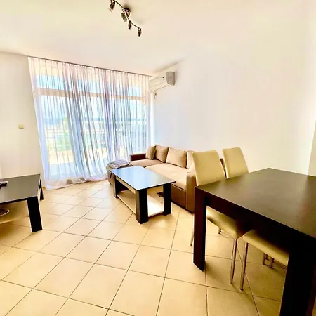 Grand Kamelia Complex アパート