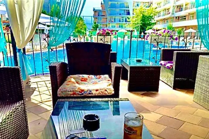 Grand Kamelia Complex アパート